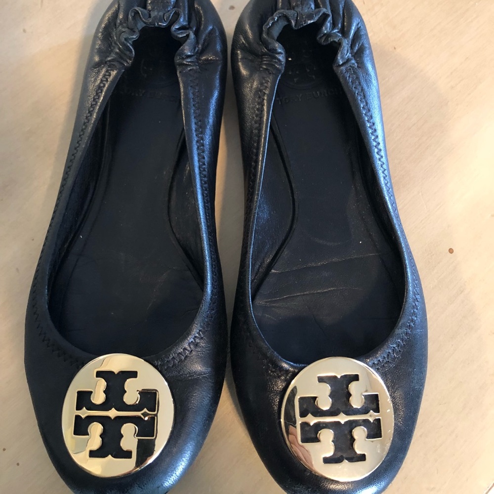 Tory Burch ballet flat. Black with gold logo